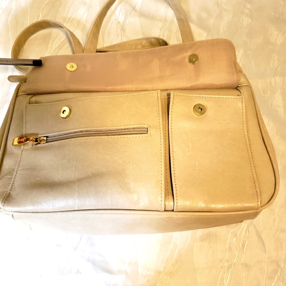 Collection leather shoulder bag - Picture 7 of 11
